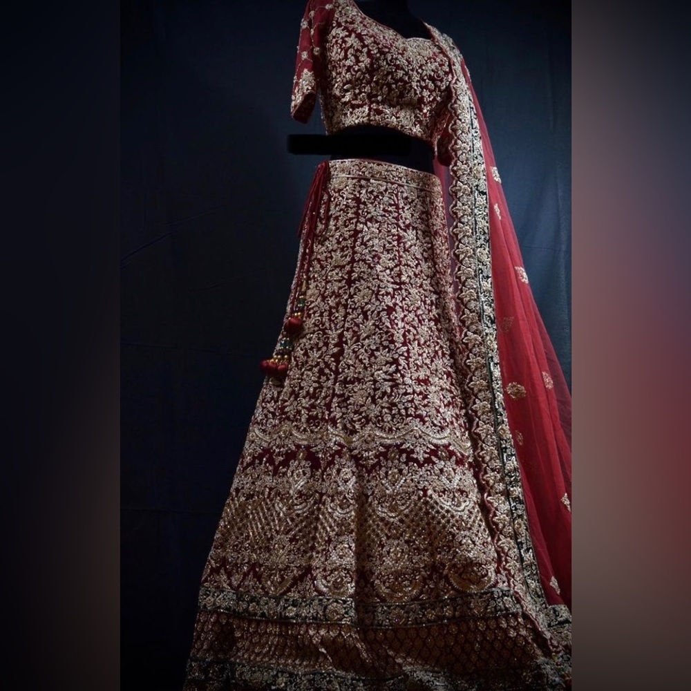 Maroon red bridal lehenga hand embroidered zardozi brand new size S